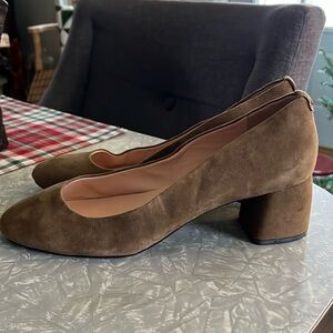 Kate spade Beverly pump in taupe suade size 8.5